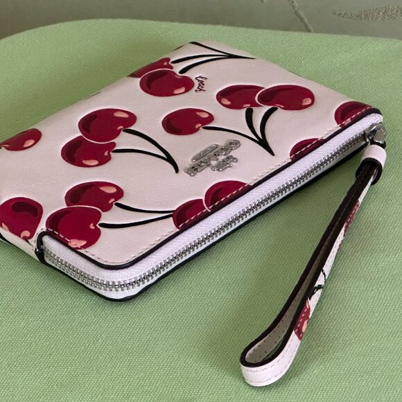 COACH SIGNATURE CHERRY CORNER ZIP WRISTLET:NWT CHALK/MULTI CZ451 - Picture 5 of 6